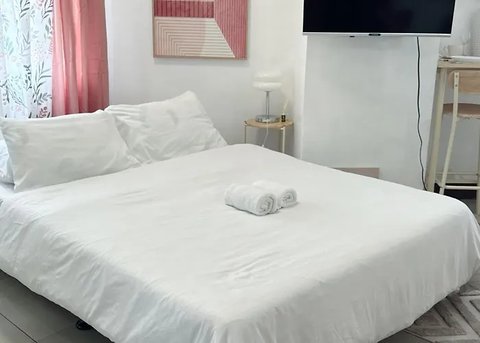 Budget Sweet Escape At San Marino Residences 호텔